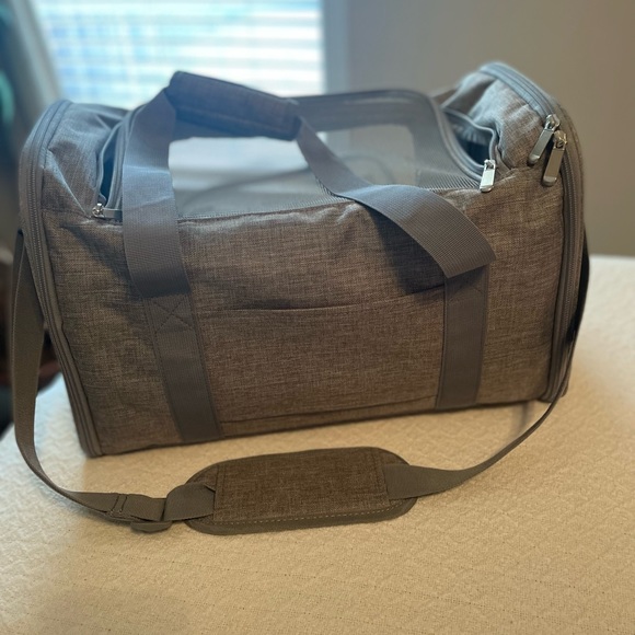 Grey collapsible Travel Carrier for Small Pet - Picture 2 of 11